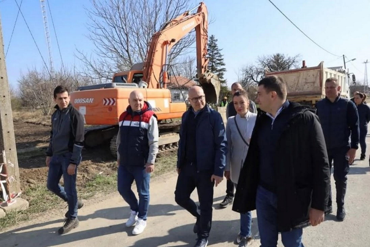 Mayor of Novi Sad Milos Vucevic in visit of works in Cenej