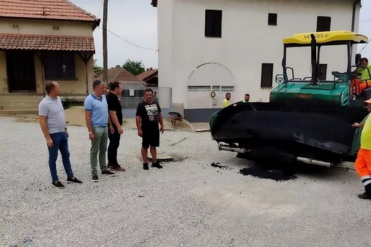 Završni radovi na asfaltiranju u Rabrovu